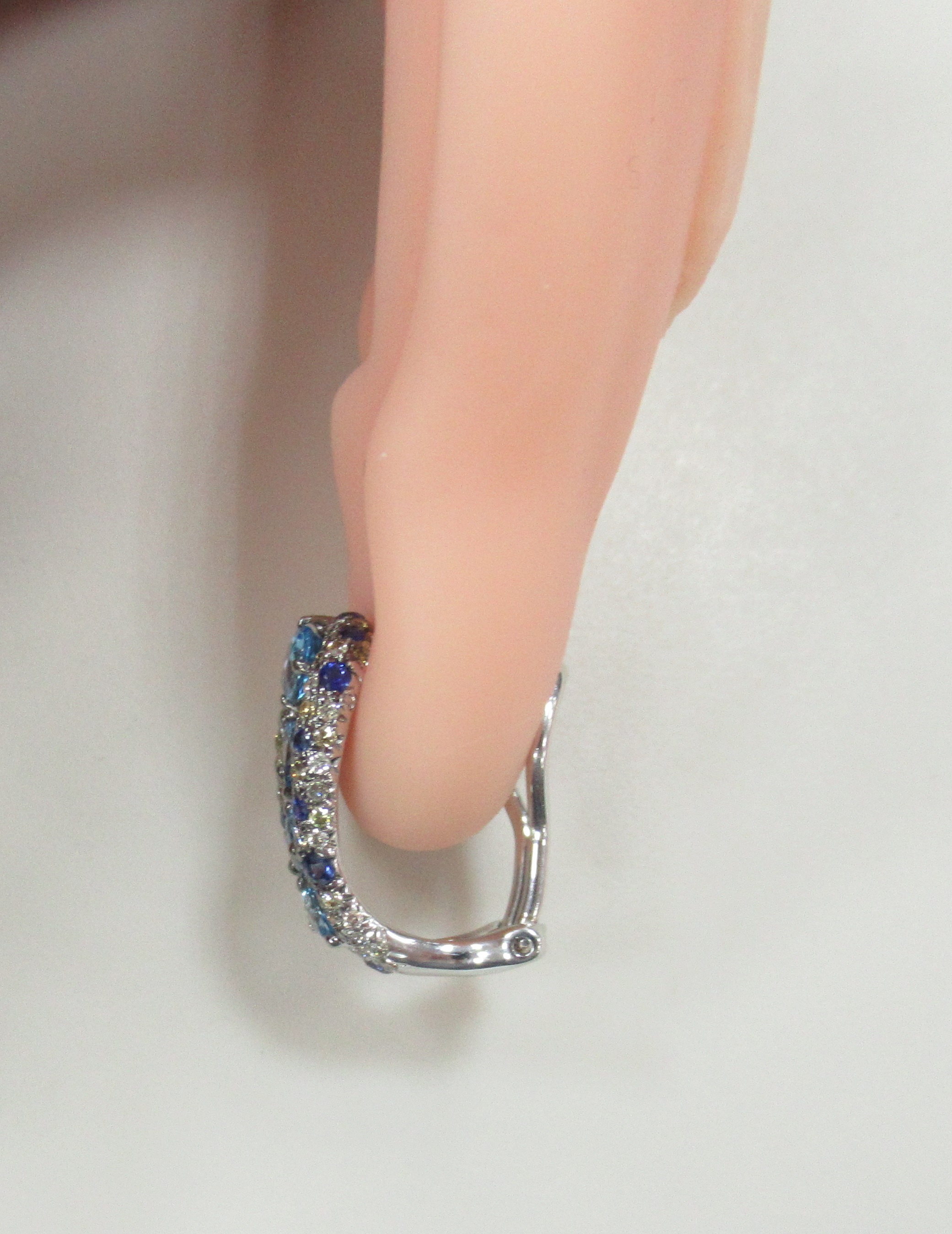 Серьги из белого золота с топазами и сапфирами